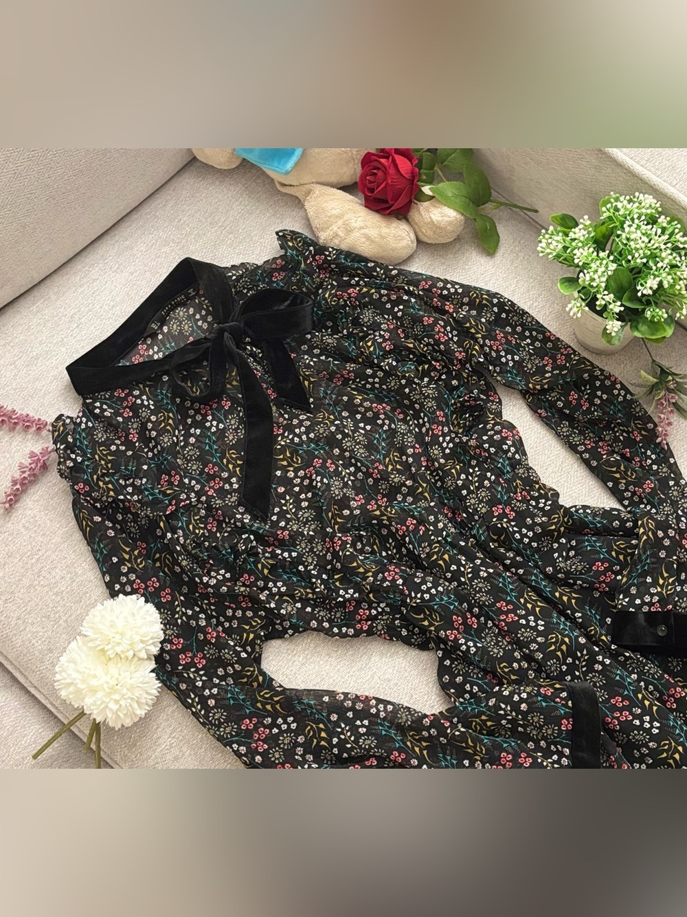 Zara short floral dress with a velvet bow